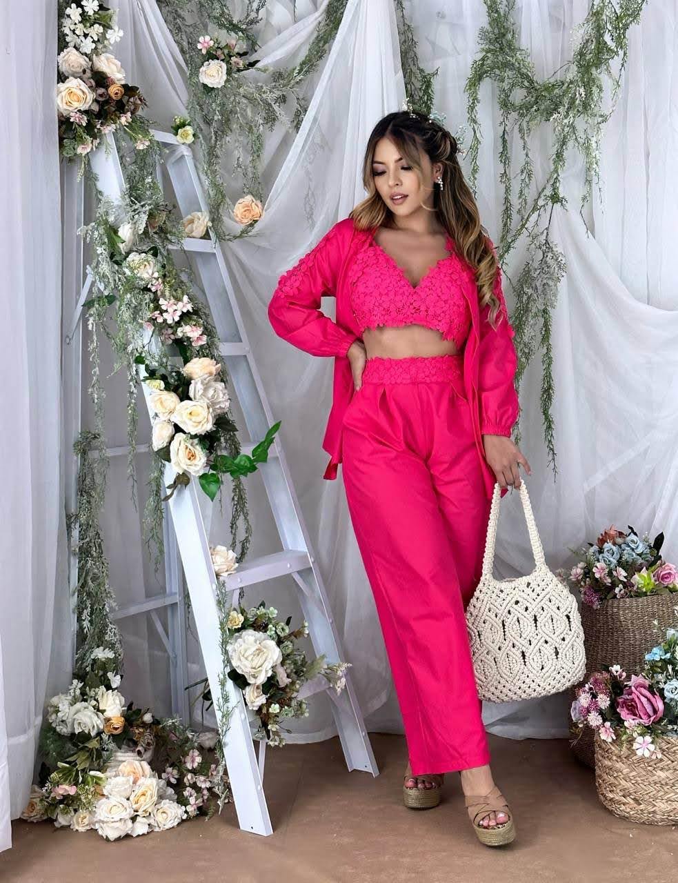 ELEGANTE CONJUNTO DE FLORES
